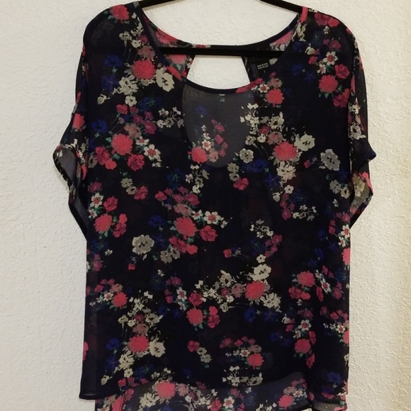 torrid Tops - 🌹Torrid floral blouse